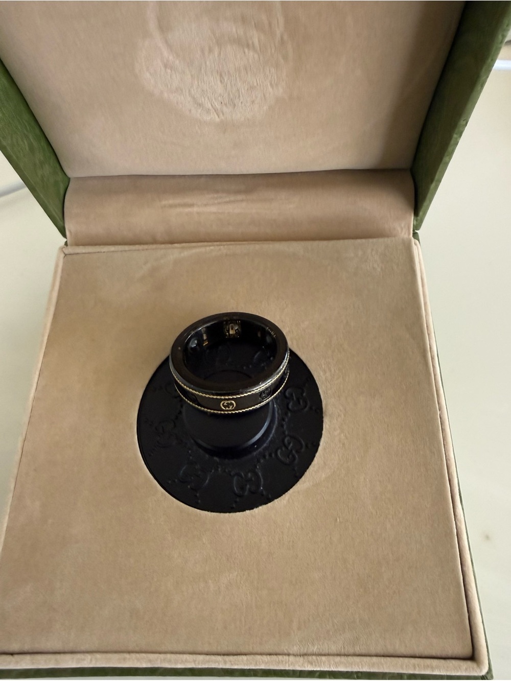 Gucci Oura Ring with Gold Trim and Logo Band
